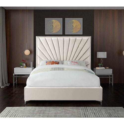 Cama Manila de la marca Hanabi Living con estructura moderna y detalles en madera, ideal para dormitorios elegantes.