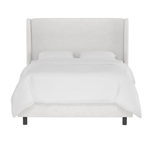 Cama Miku de Hanabi Living en un dormitorio moderno, con cabecera acolchada y ropa de cama blanca y gris.