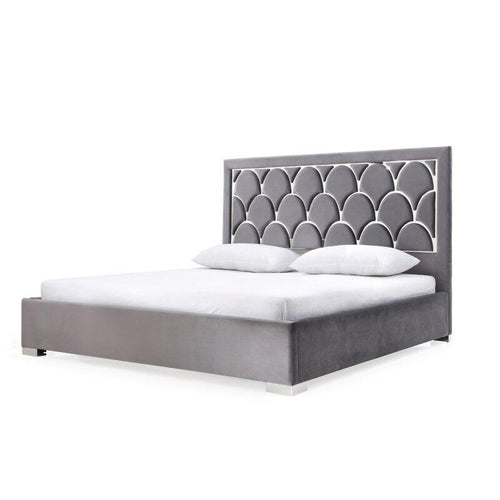 Cama infantil Hanabi Living para niño, estructura de madera en color natural y colchón incluido para un descanso cómodo.