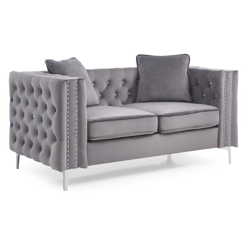 Sofá loveseat Gentleman de Hanabi Living con tapizado en color canela y diseño compacto para sala moderna.