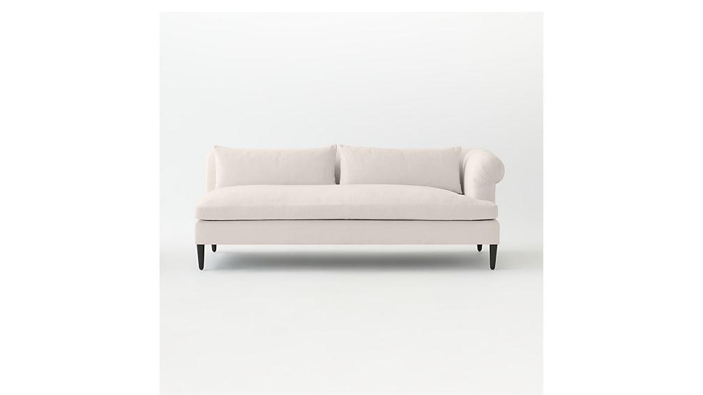Sofá loveseat Ude Nashi de Hanabi Living con tapizado gris claro y estructura moderna, ideal para espacios de descanso.