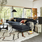 Esquinero Umaru de Hanabi Living, chaise sectional de dos piezas en tela gris con diseño moderno y cómodo para sala.